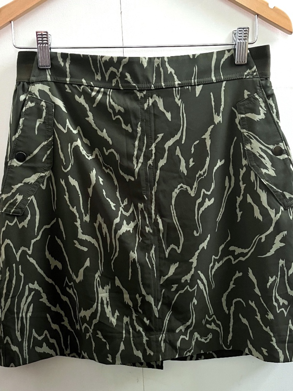 Athleta Vienna travel cargo skort sz 8 voyage eucalyptus olive #988056 – M